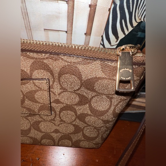 Coach east west crossbody - Picture 3 of 9